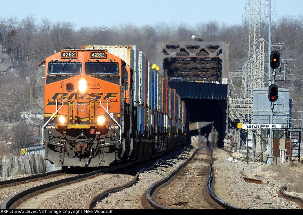 BNSF 4282